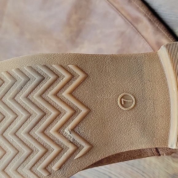 . - Picture 11 of 17